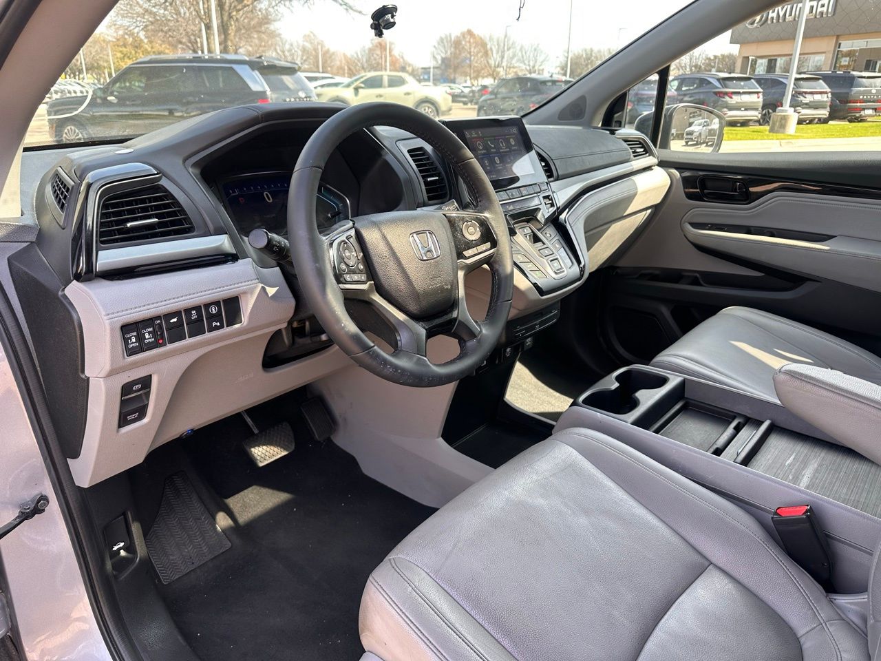 Used 2022 Lunar Silver Metallic Honda Touring image 27