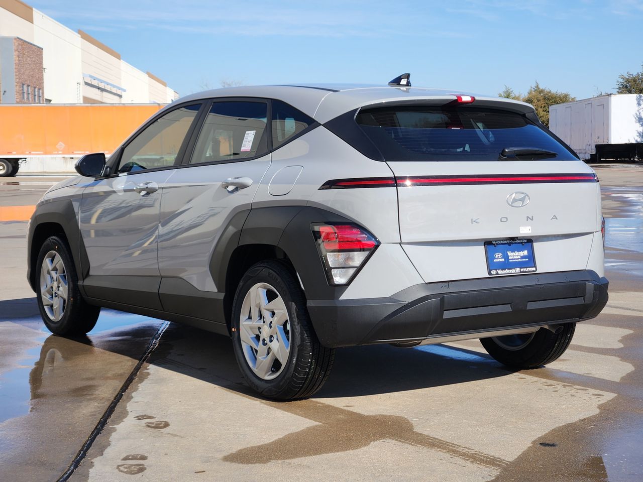 New 2026 C5G Gray Hyundai SE FWD image 3