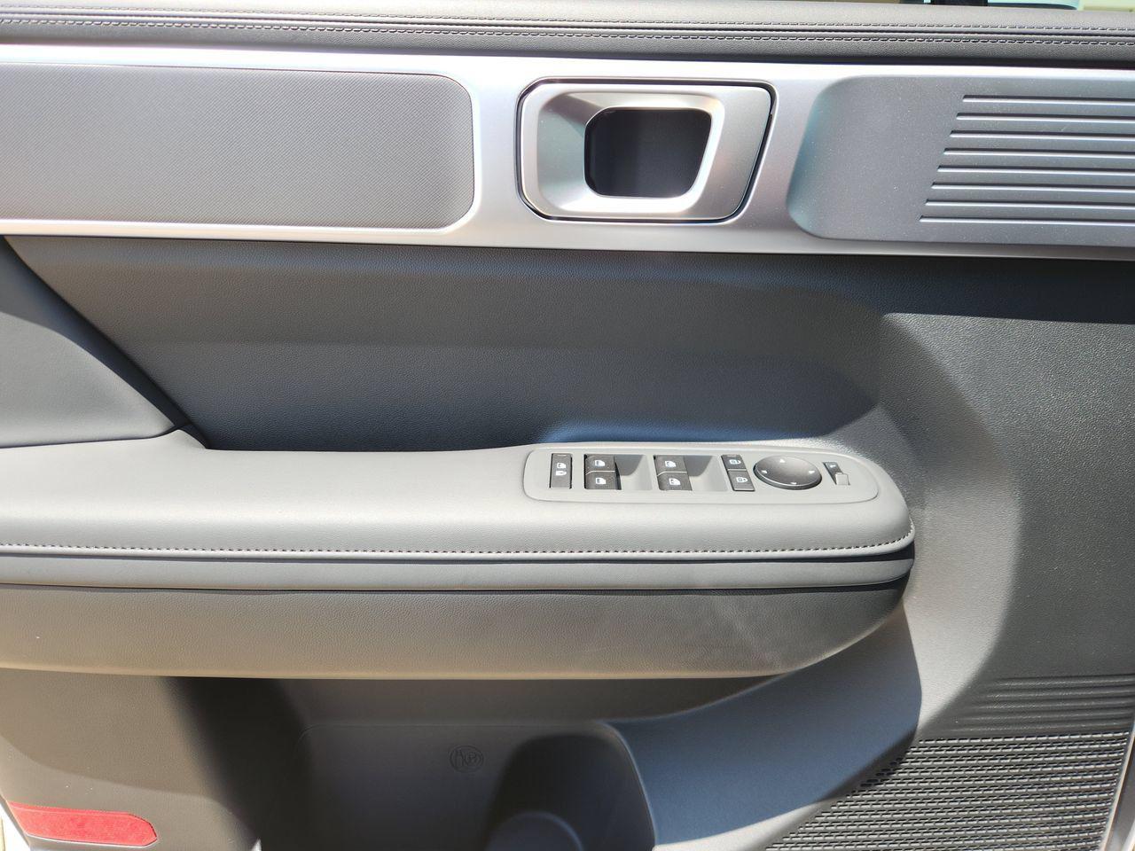 New 2027 Phantom Black Hyundai SEL FWD image 23