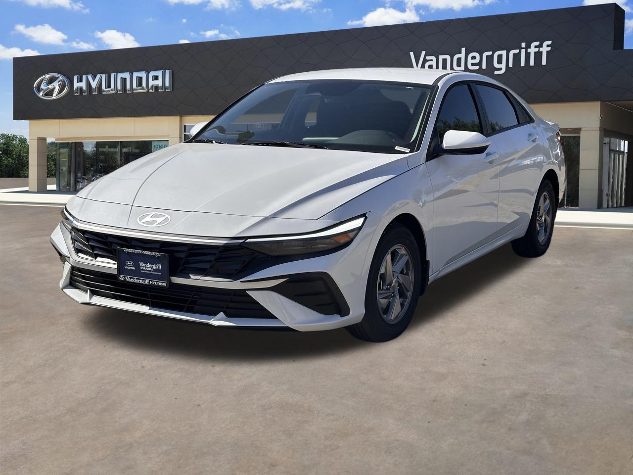 2025 Hyundai Elantra SE photo 2