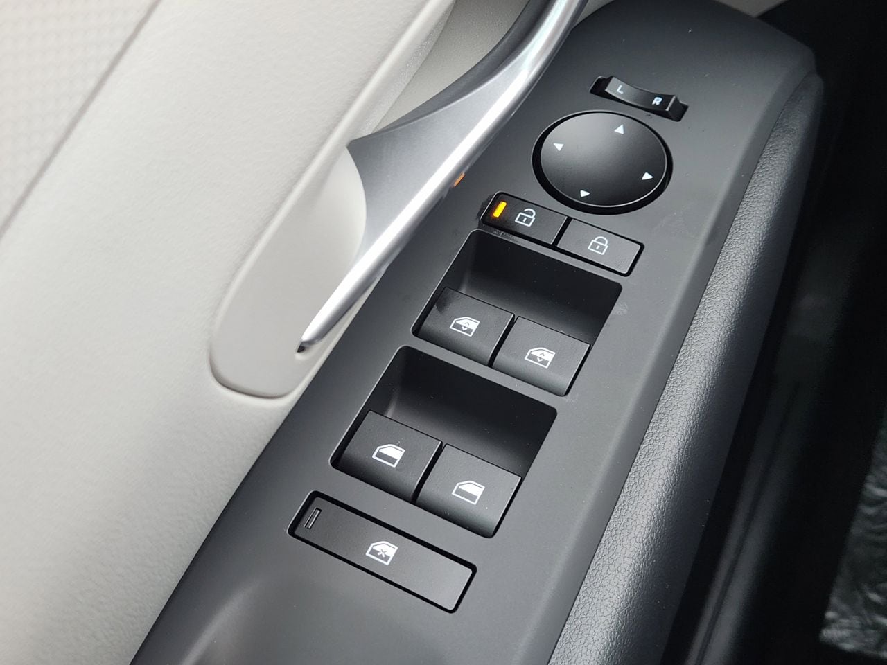 New 2026 W6H White Hyundai SEL FWD image 21