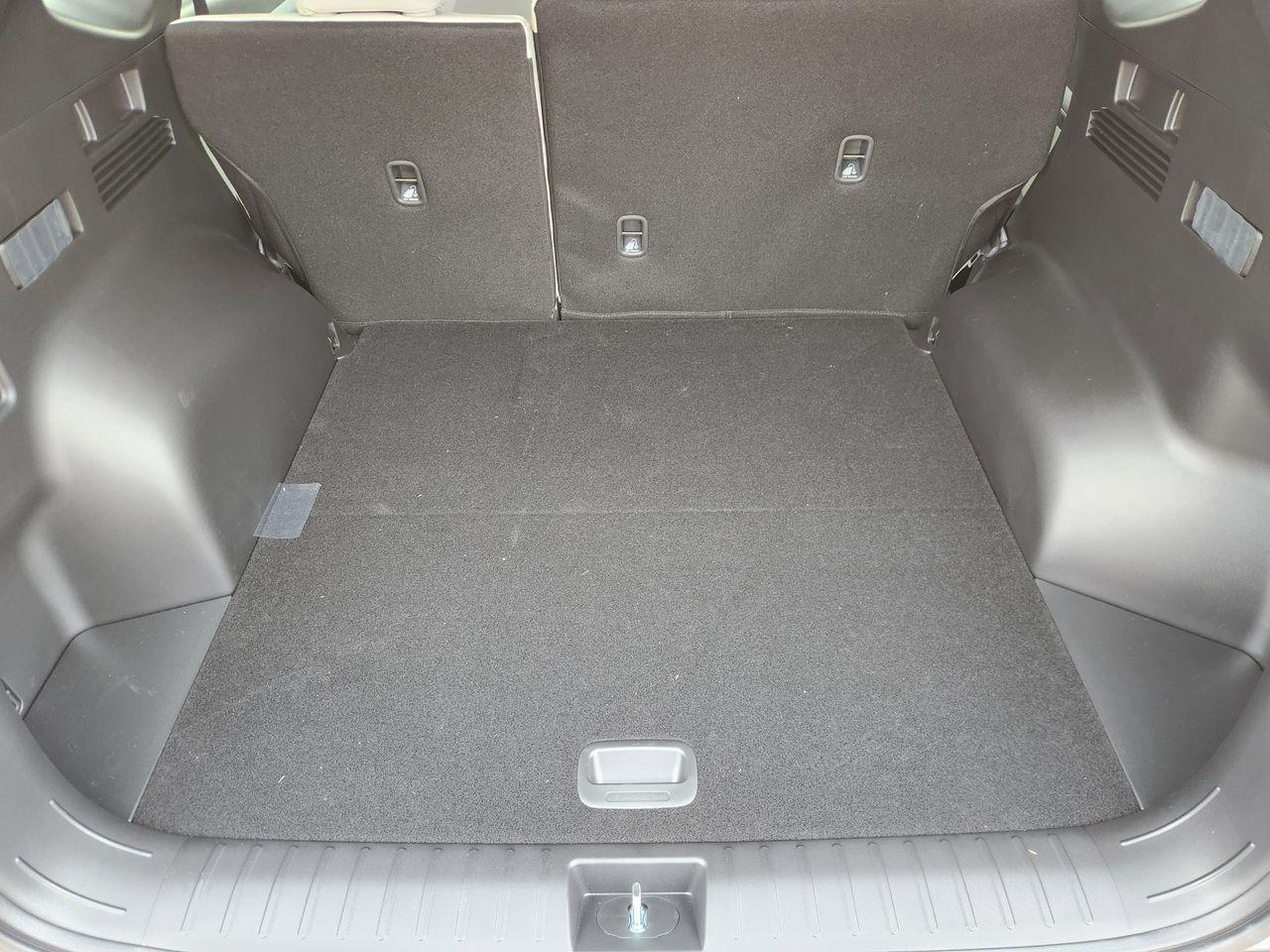 New 2026 R2T Silver Hyundai SEL Premium FWD image 31