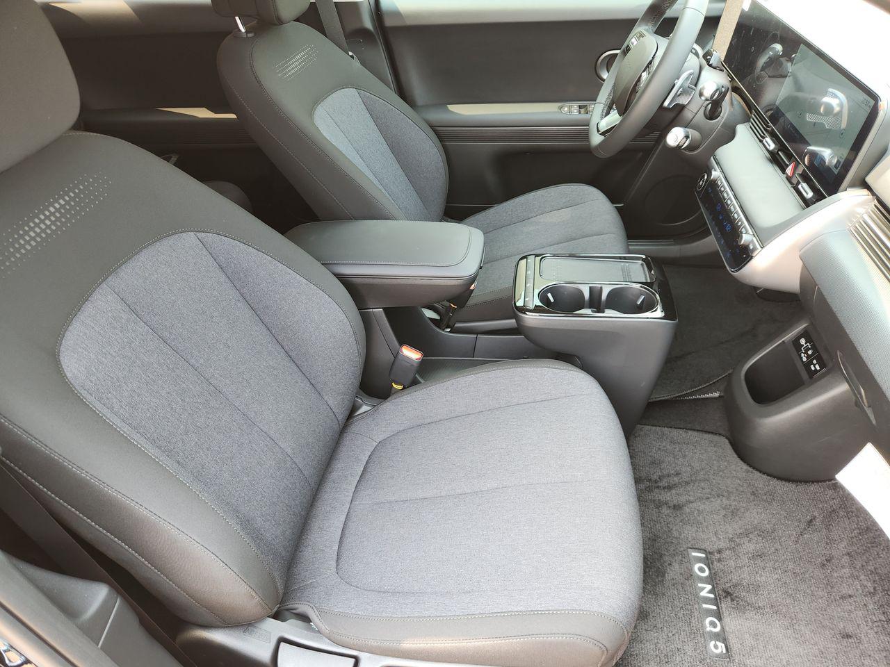 New 2027 A2B/Black Hyundai SE image 10