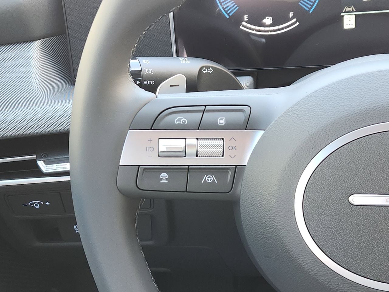 New 2026 T4A Silver Hyundai SEL Sport image 27