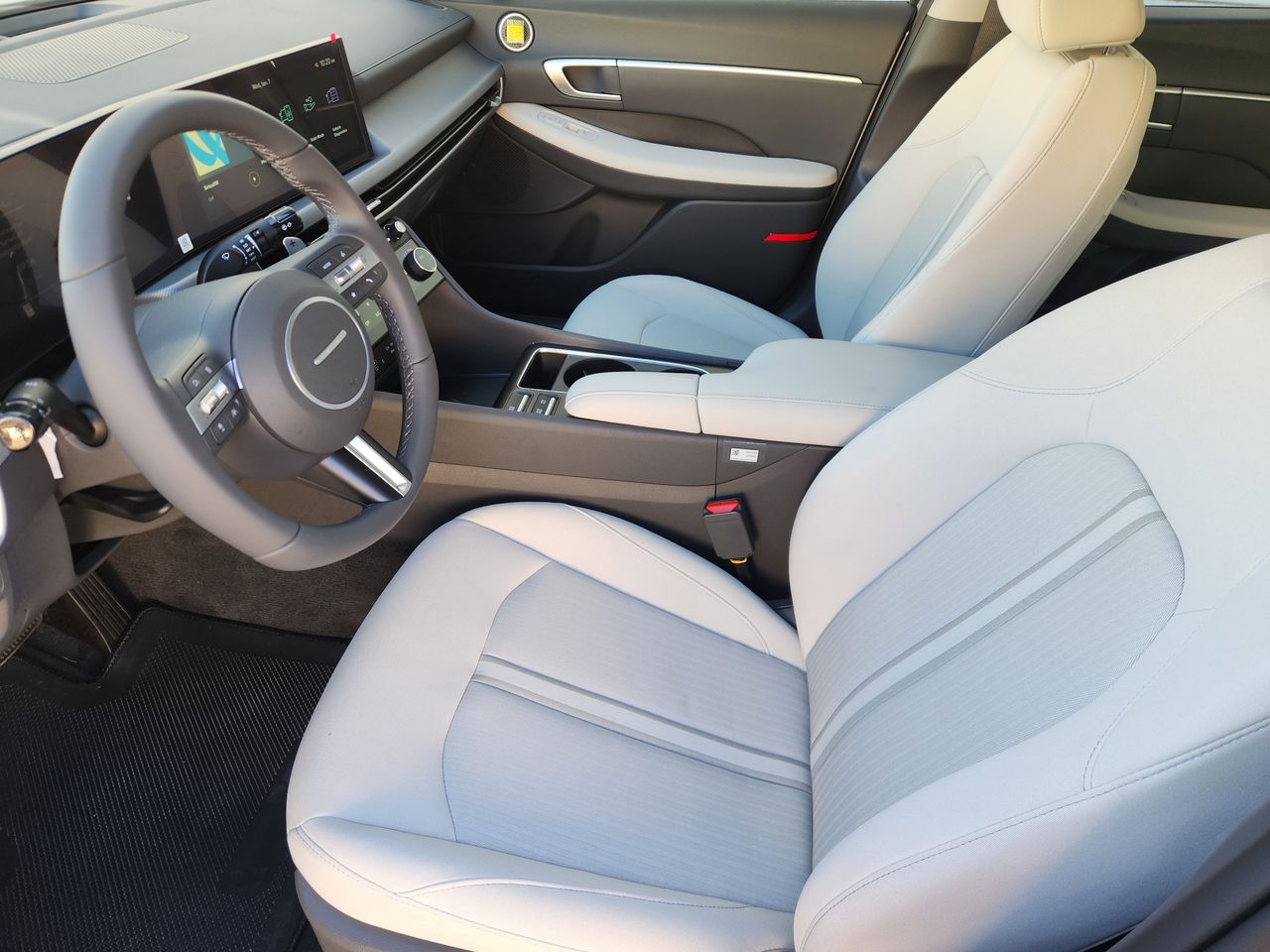 New 2026 T4A Silver Hyundai SEL Sport image 9