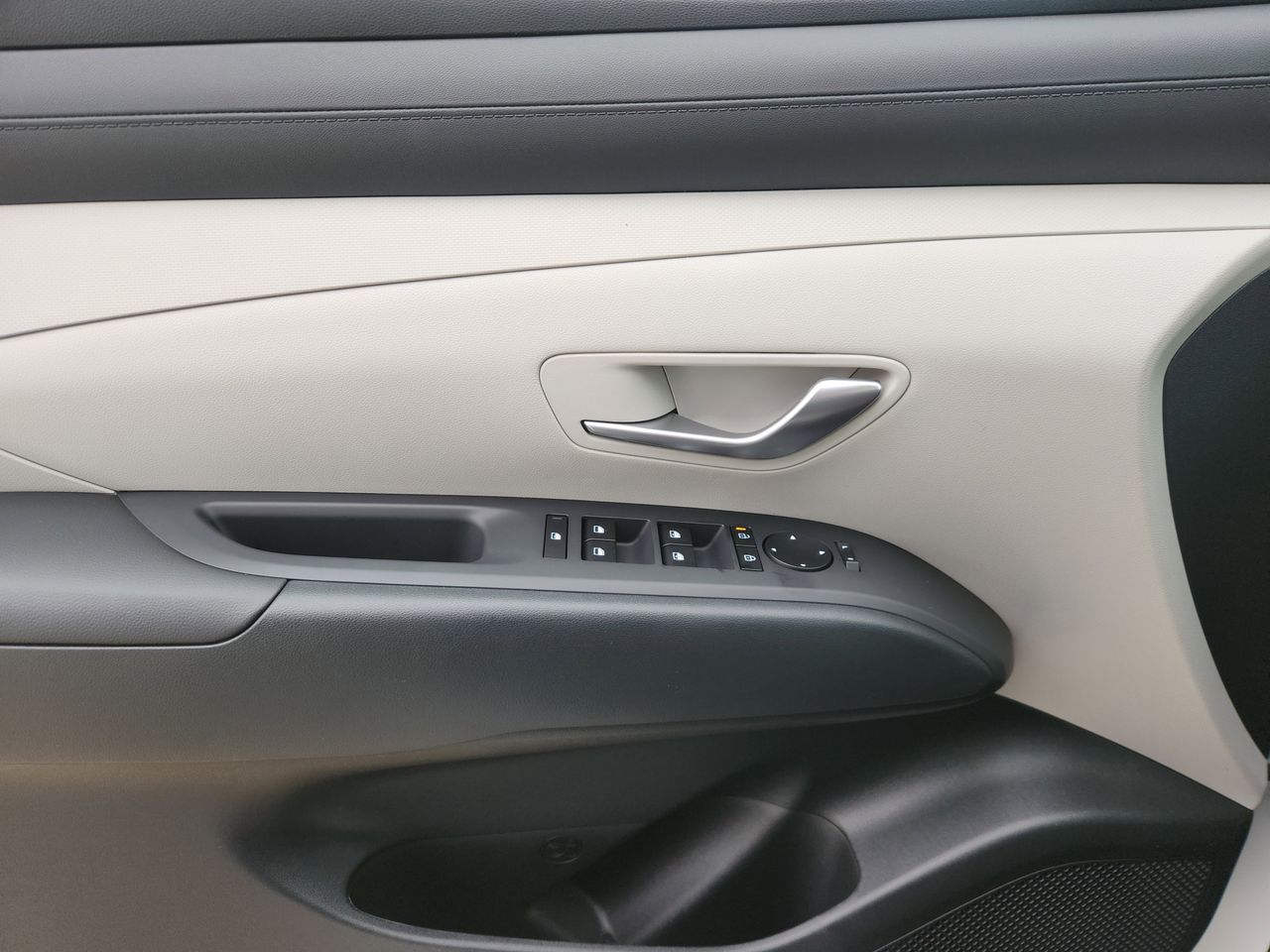 New 2026 W6H White Hyundai SEL FWD image 22