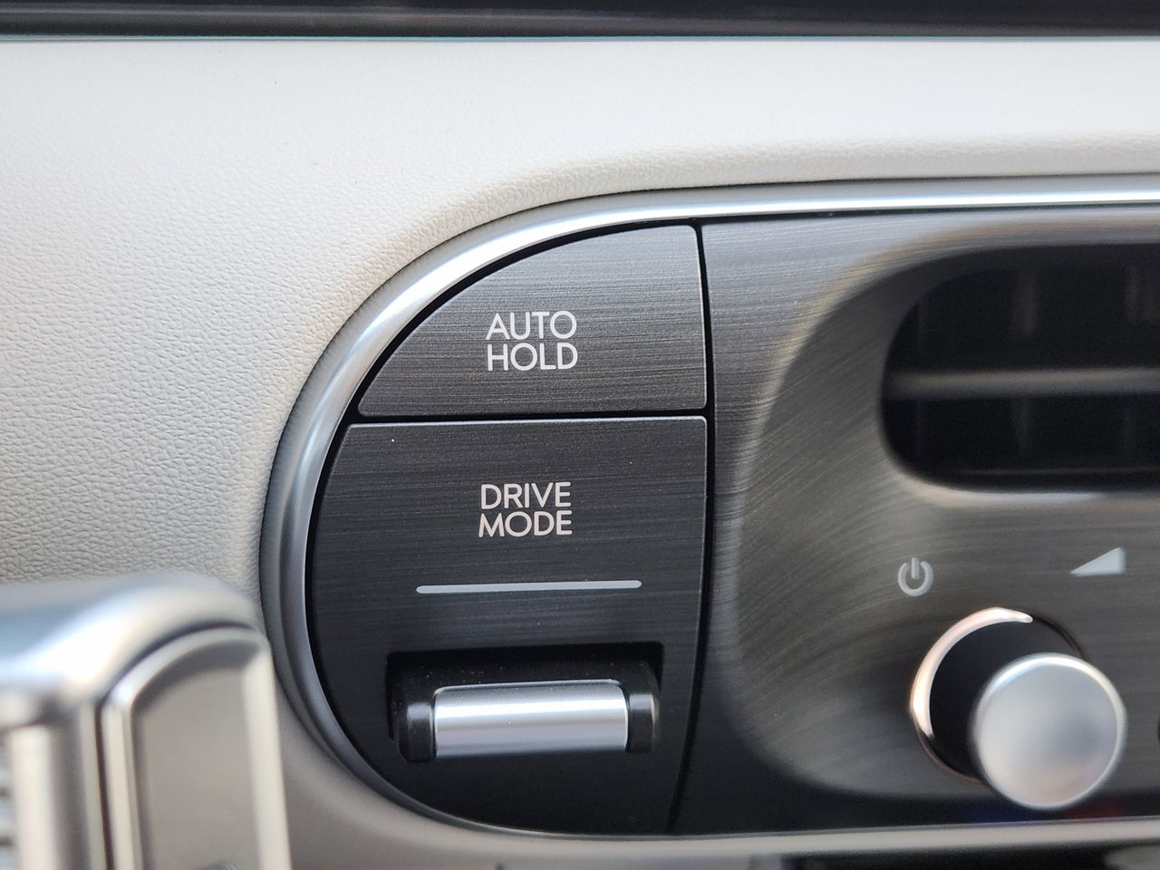 New 2026 WC9 White Hyundai SEL FWD image 16