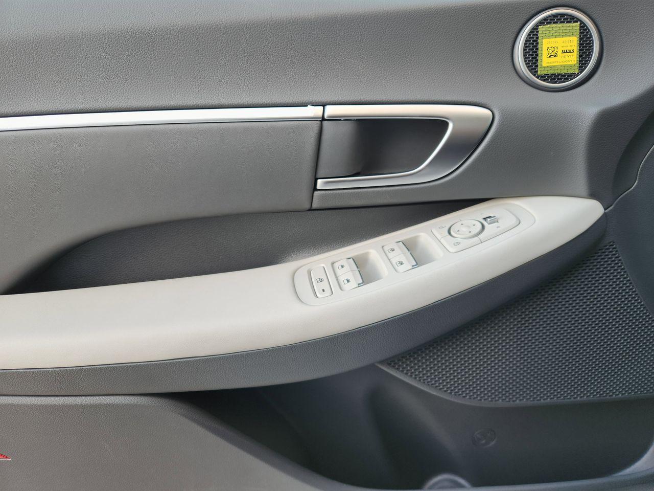 New 2026 Serenity White Hyundai SEL Sport image 22