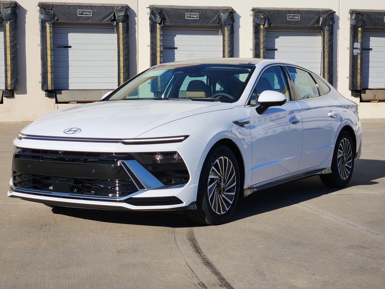 New 2026 W6H White Hyundai Limited image 2