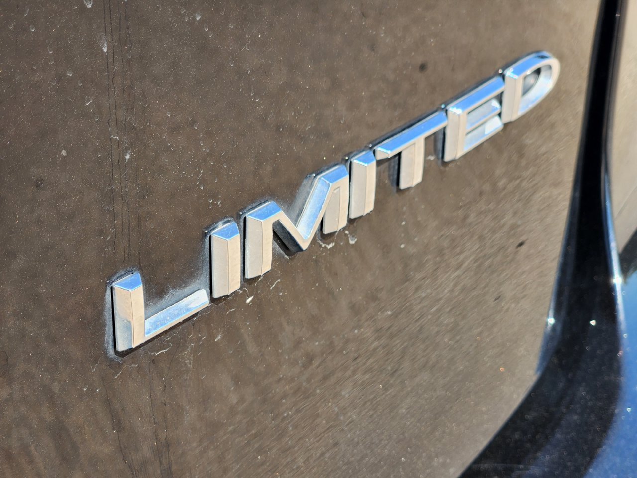 Used 2024 Diamond Black Crystal Pearlcoat Chrysler Limited image 8