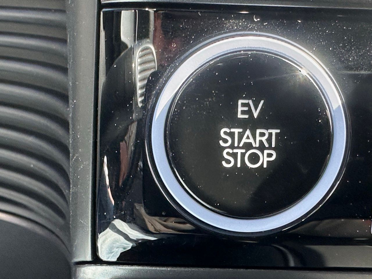 Used 2025 Abyss Black Hyundai Base image 33