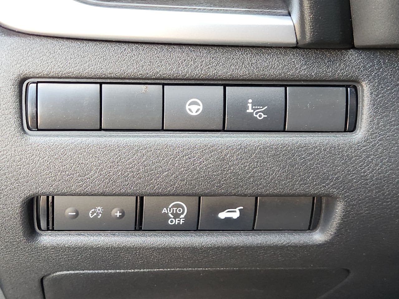 Used 2023 Super Black Nissan Platinum image 19