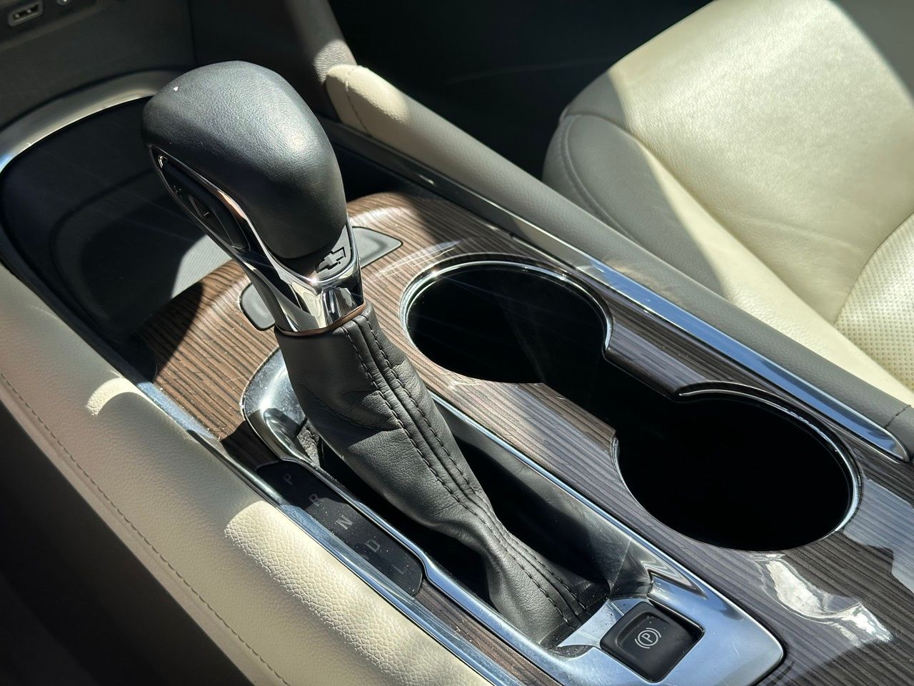 Used 2024 Summit White Chevrolet LT 2LT image 33