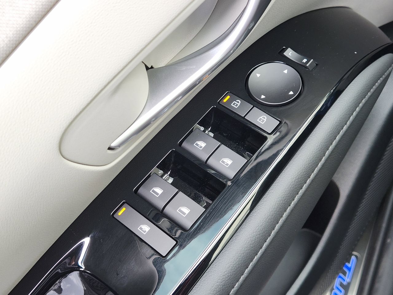 New 2026 R2T Silver Hyundai Limited FWD image 21