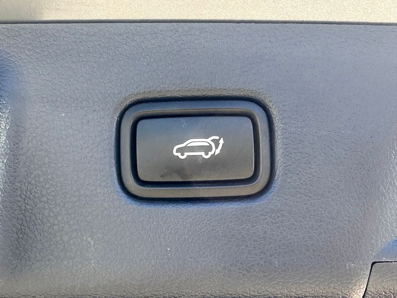 Used 2025 Graphite Hyundai Limited image 15