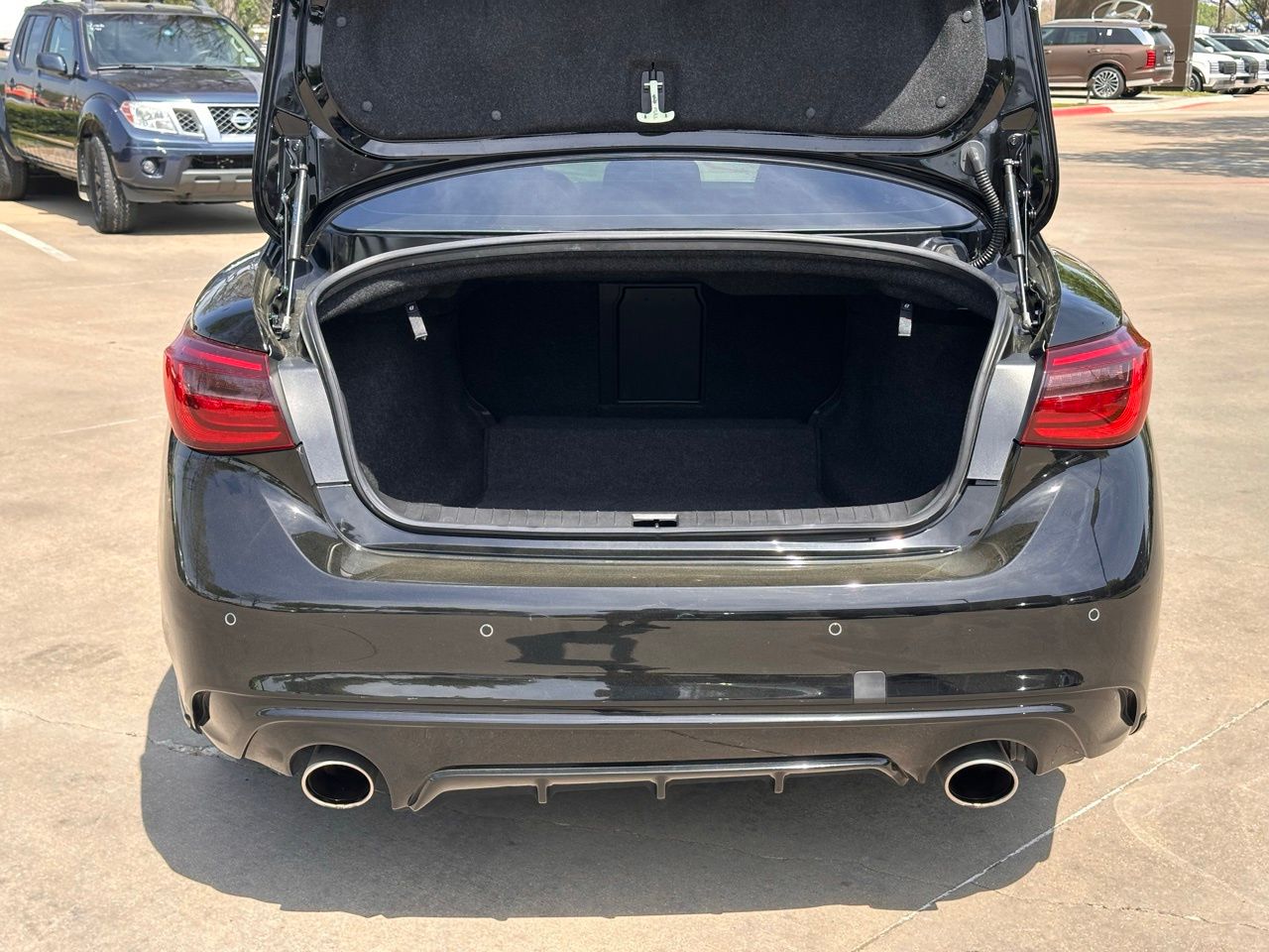 Used 2023 Black Obsidian INFINITI Sensory image 16