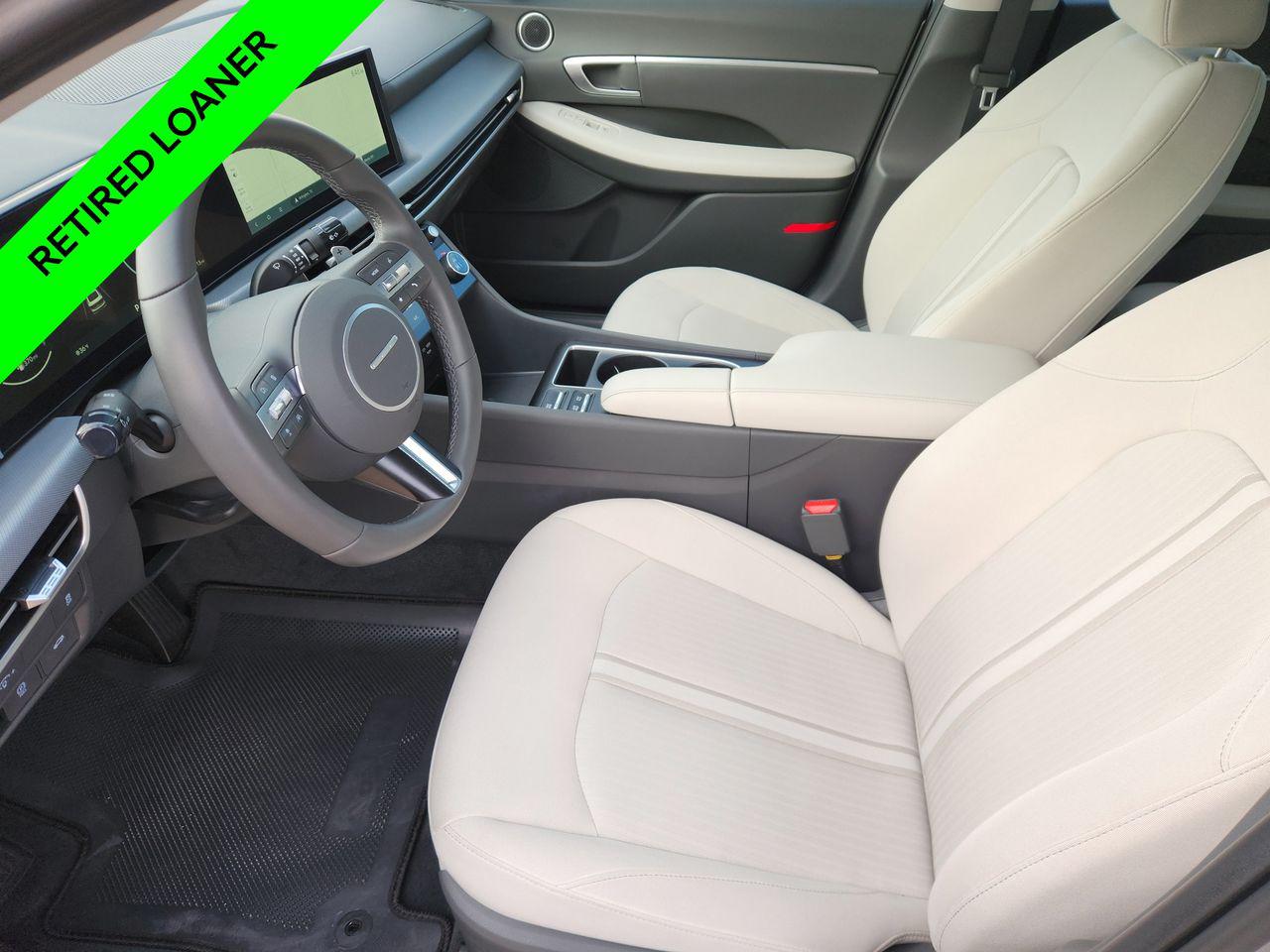 New 2025 T4A Silver Hyundai SEL Convenience image 10