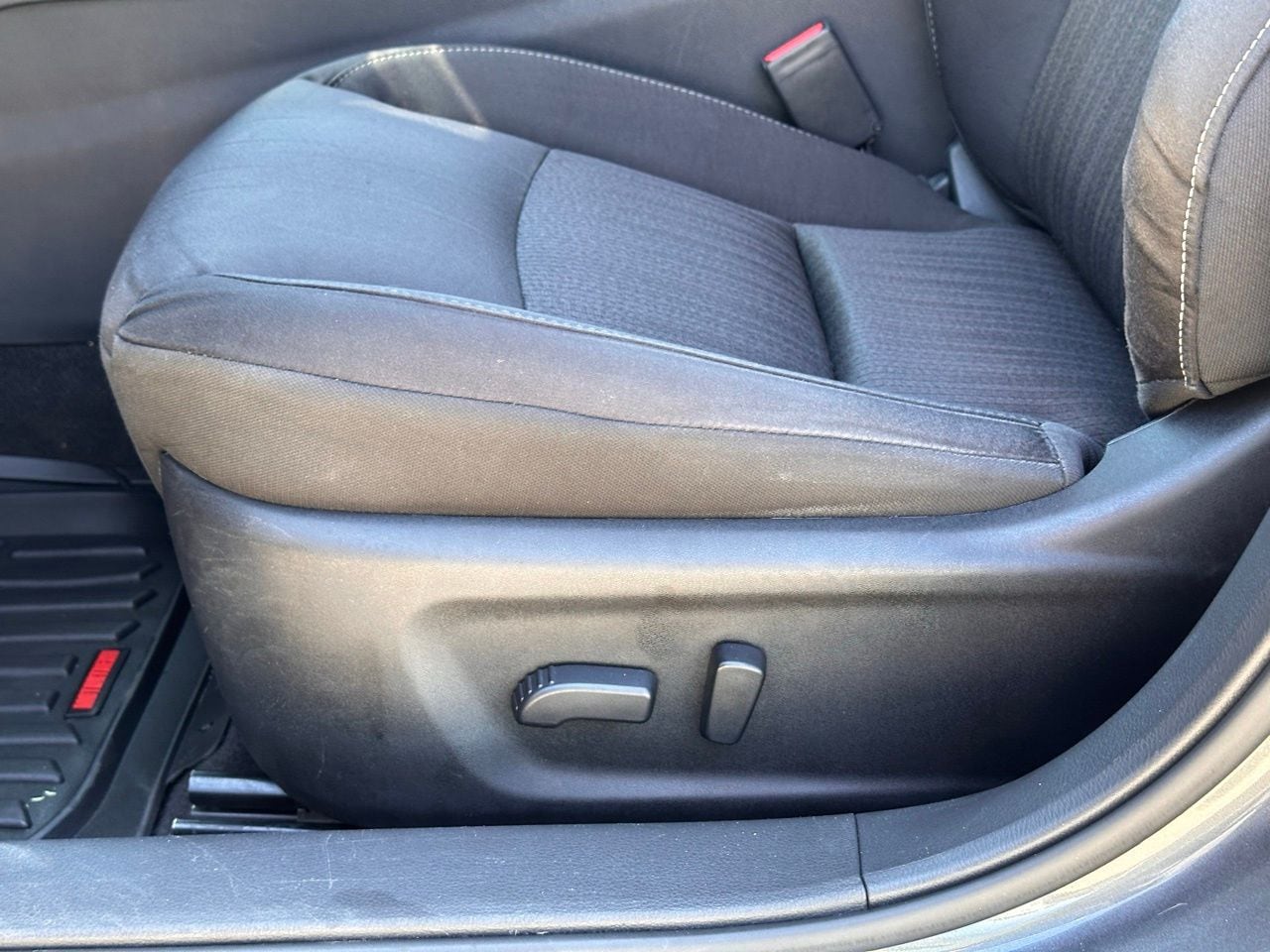 Used 2021 Gun Metallic Nissan 2.5 SV image 25