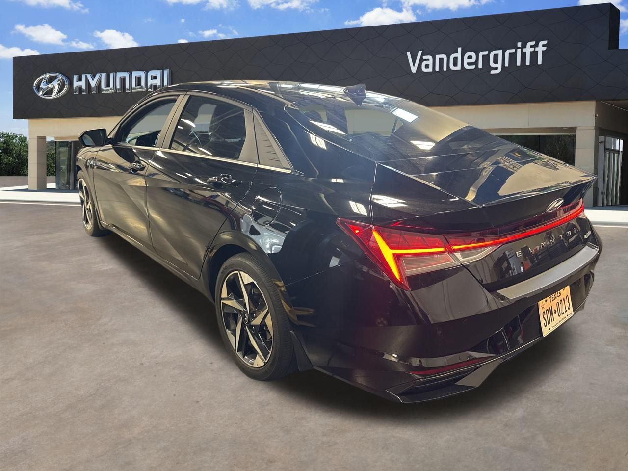 2023 Hyundai Elantra Hybrid Limited photo 2