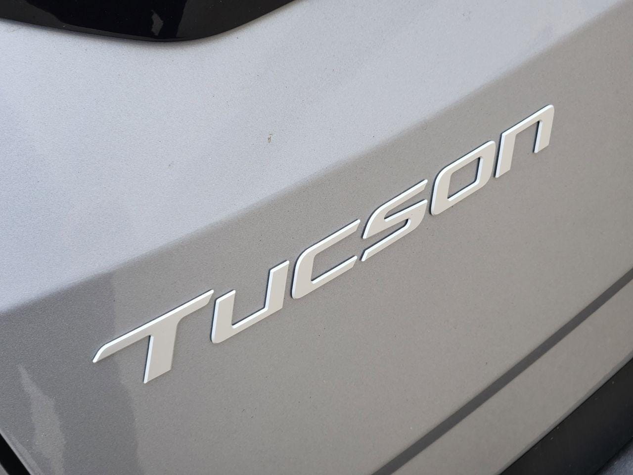 New 2026 R2T Silver Hyundai SEL FWD image 8