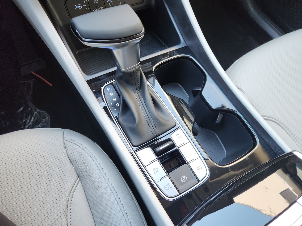 New 2026 W6H White Hyundai SEL Premium FWD image 16