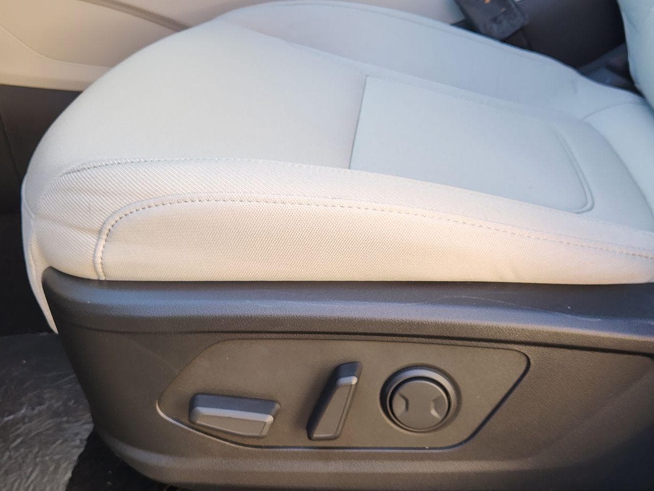 New 2026 Serenity White Pearl Hyundai SEL FWD image 23
