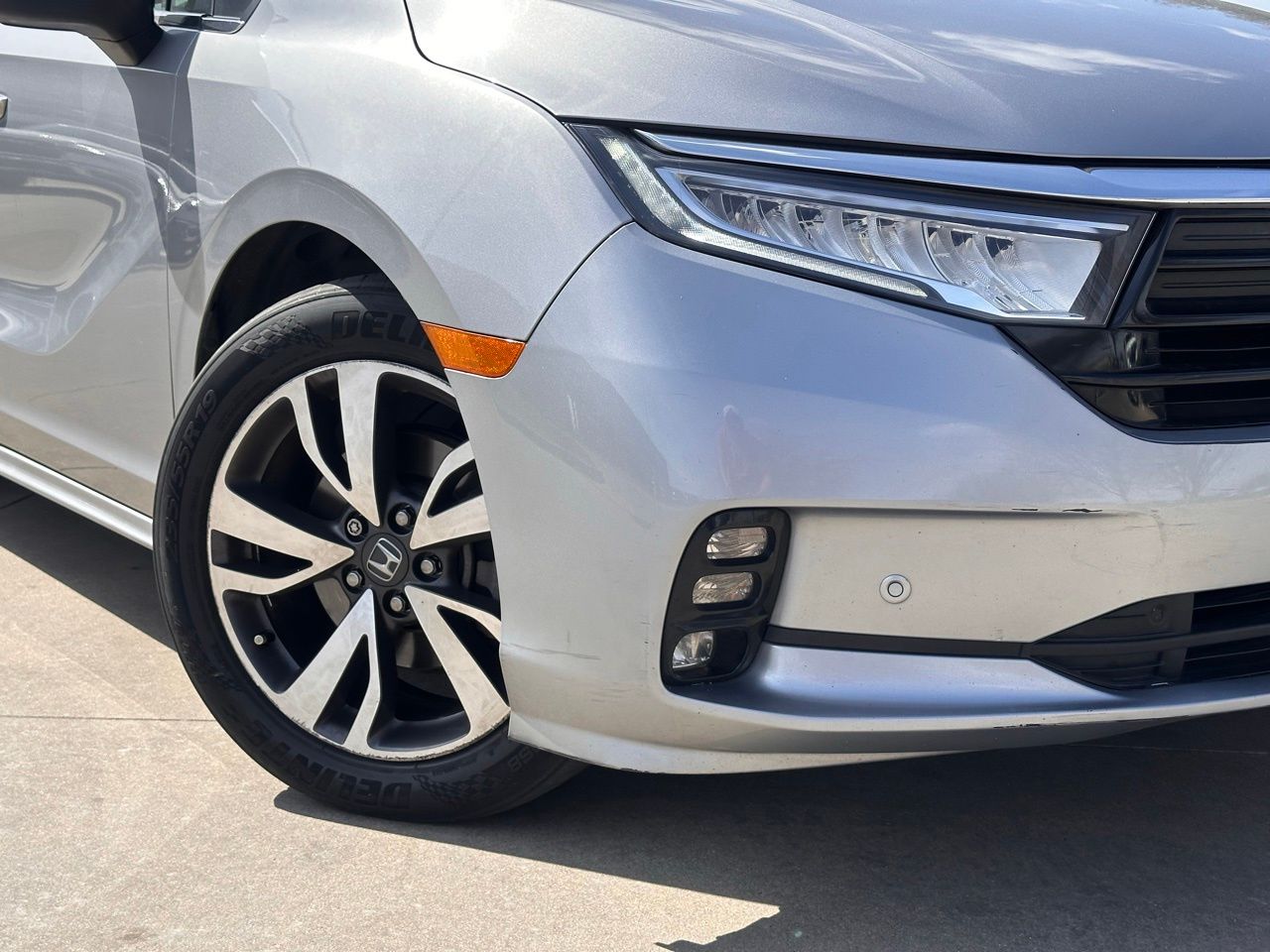 Used 2022 Lunar Silver Metallic Honda Touring image 3