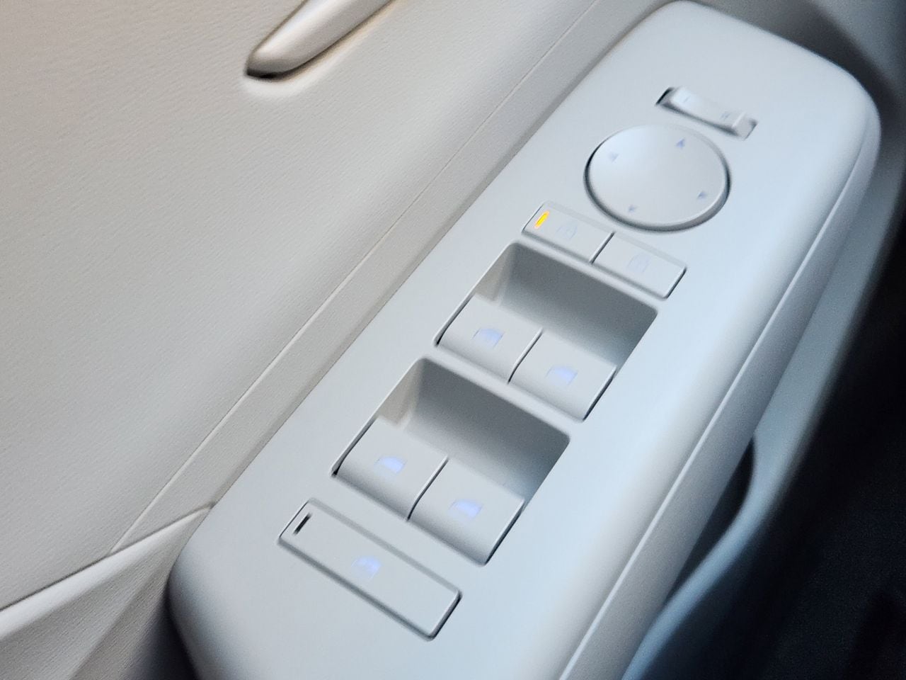 New 2026 C5G Gray Hyundai SE FWD image 21