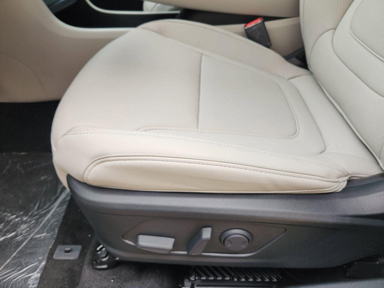 New 2026 W6H White Hyundai Limited FWD image 23