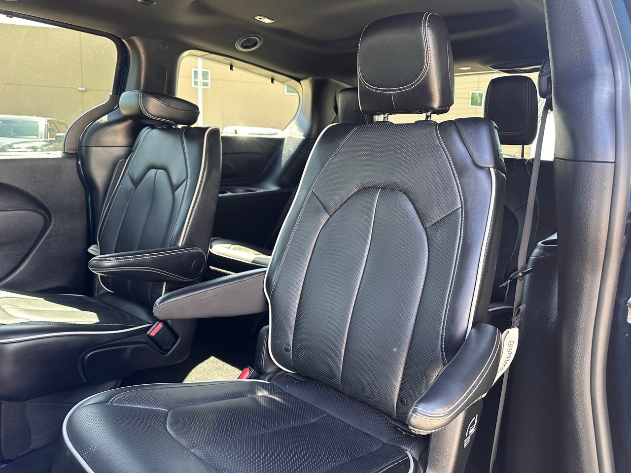 Used 2025 Fathom Blue Pearlcoat Chrysler Limited image 20