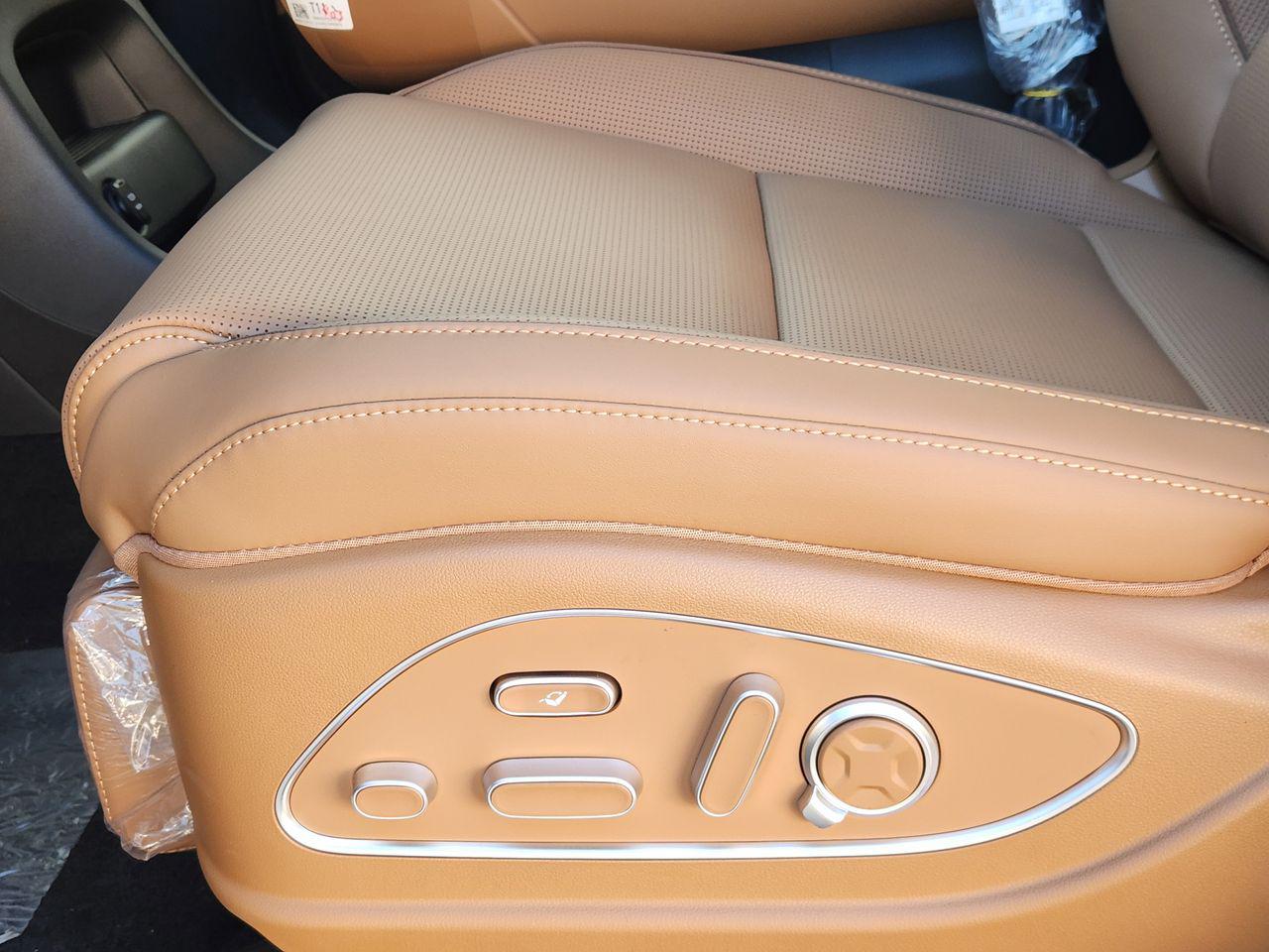 New 2026 WC9 White Hyundai Calligraphy FWD image 23