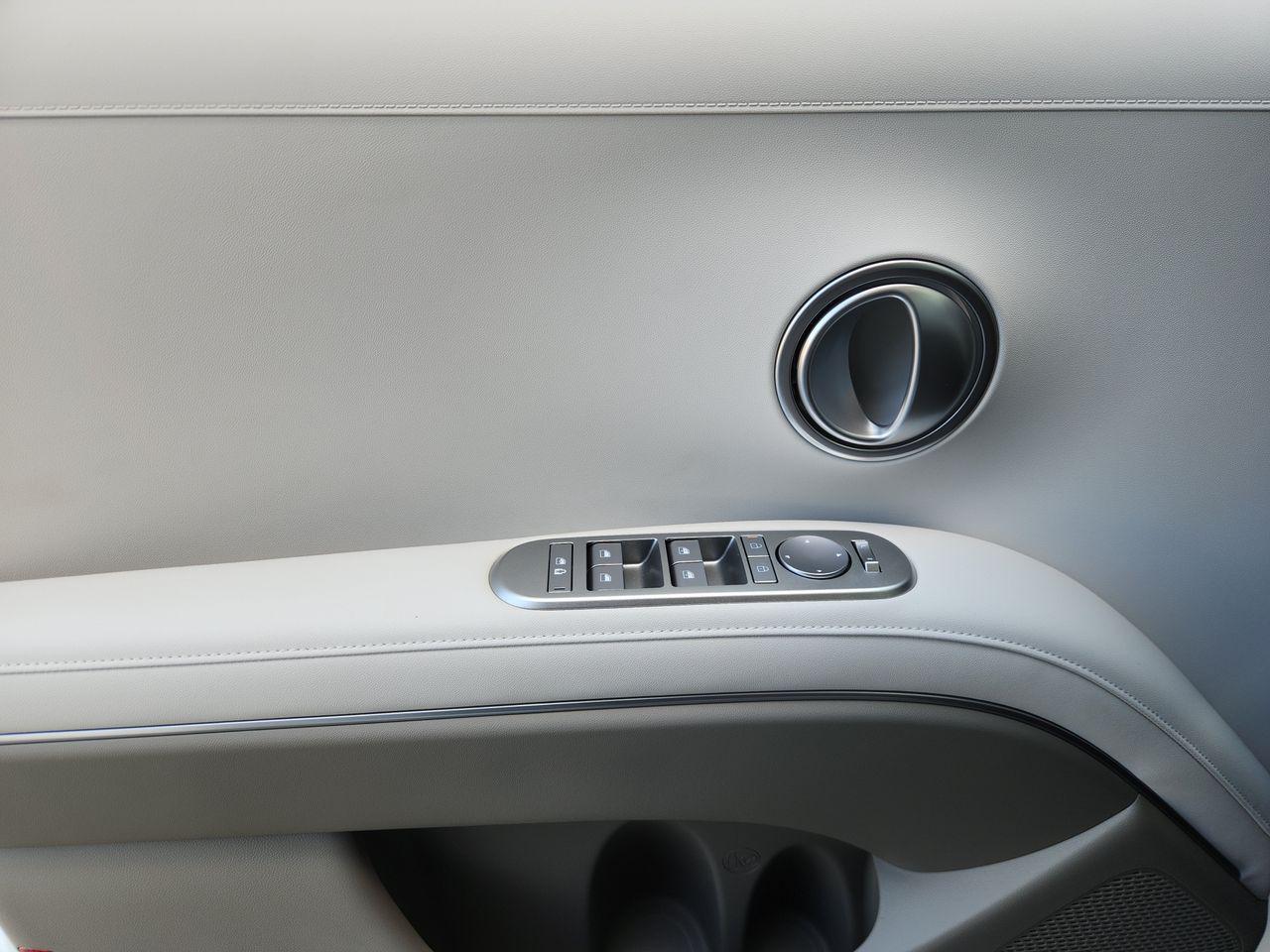 New 2027 Creamy White Pearl Hyundai Blue SEL 7P image 22