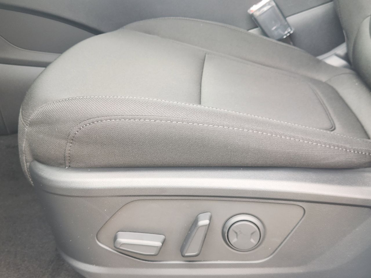 New 2026 W6H White Hyundai SEL FWD image 21