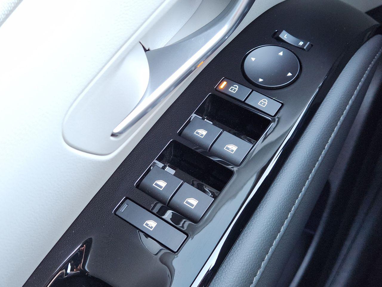 New 2026 W6H White Hyundai Limited FWD image 22