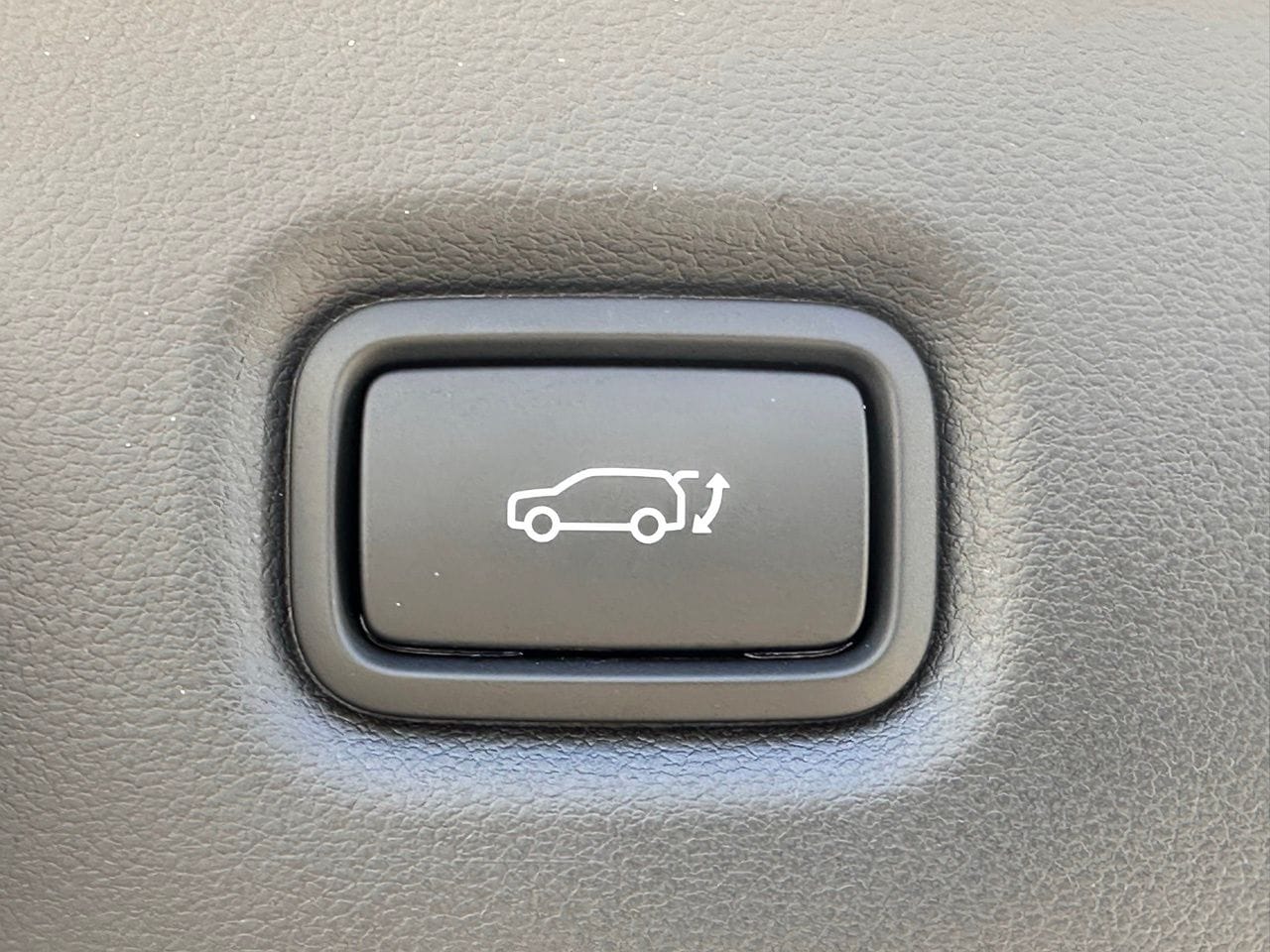 Used 2025 Atlas White Hyundai Base image 17