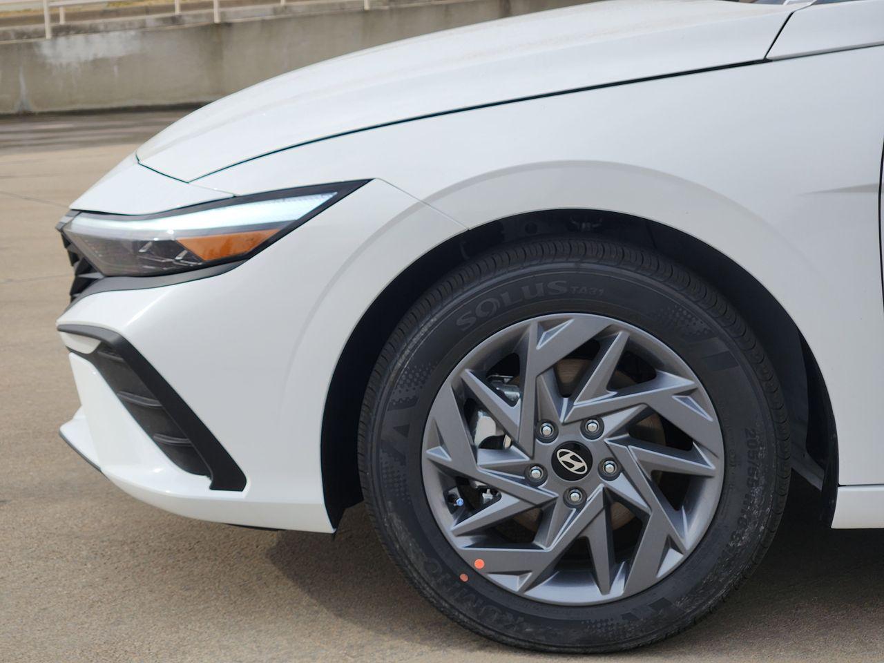 New 2026 W6H White Hyundai Blue image 5