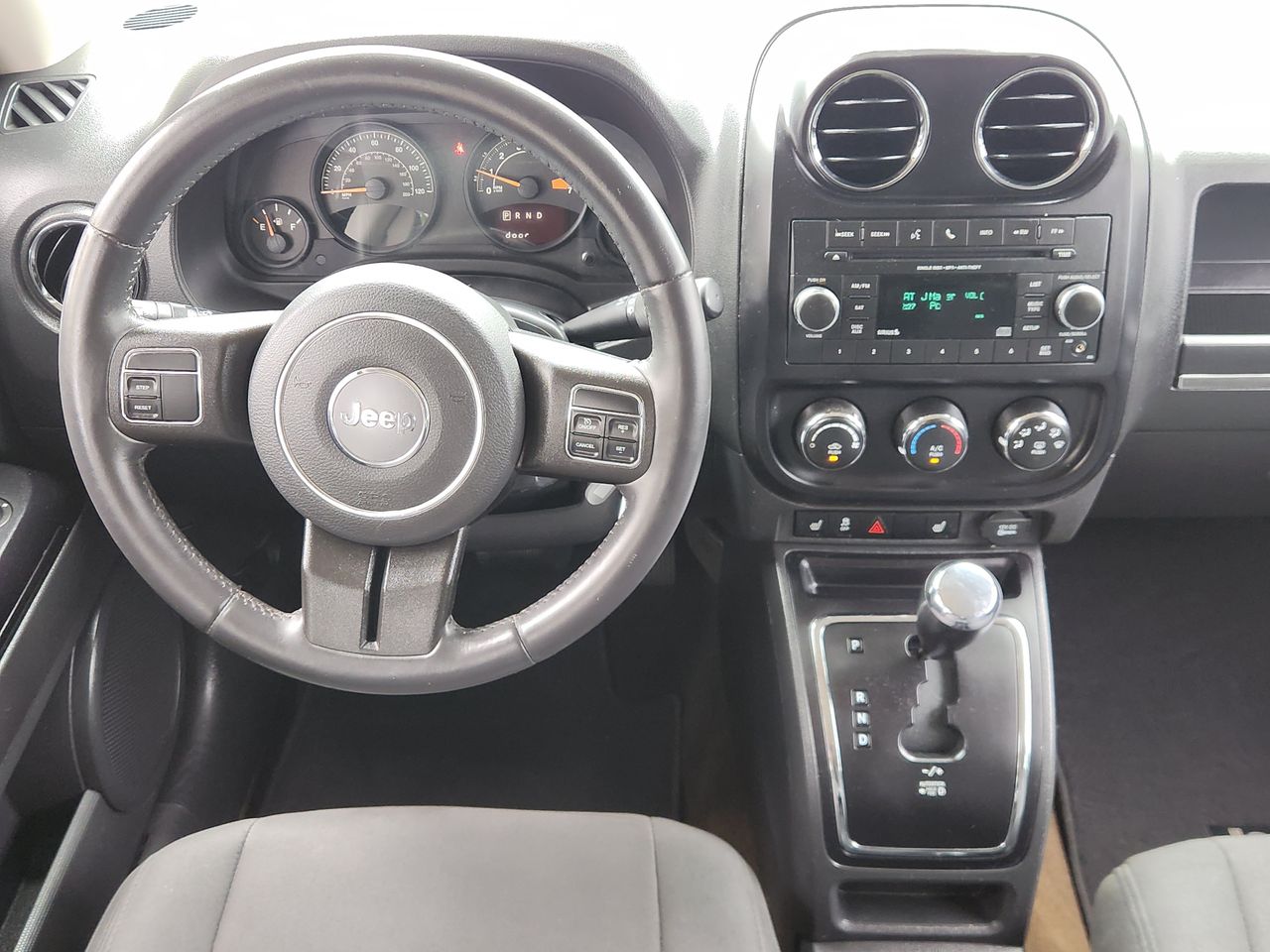 Used 2017 Granite Crystal Jeep Latitude image 23