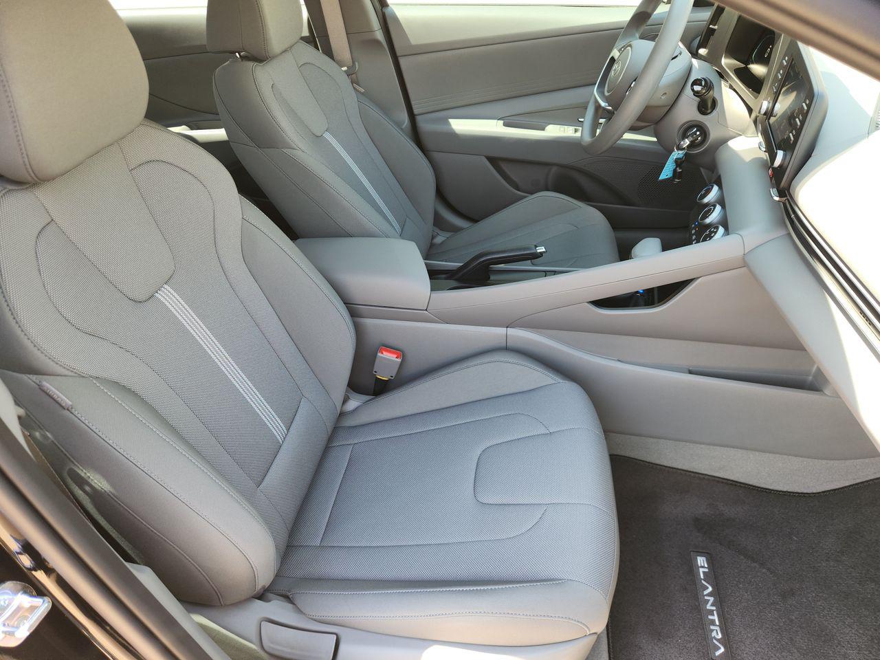 New 2026 Abyss Black Hyundai SE image 9