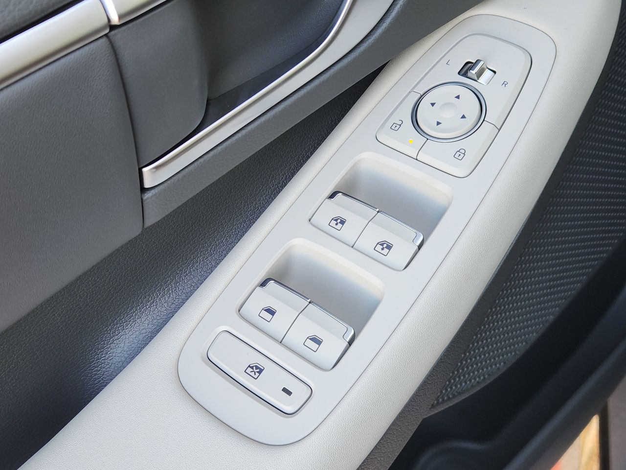 New 2026 T4A Silver Hyundai SEL Sport image 22