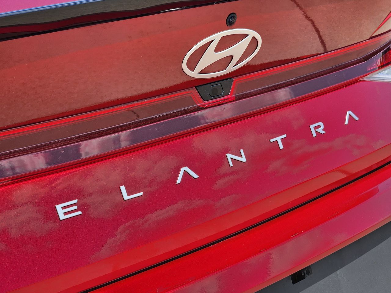 Used 2025 Ultimate Red Hyundai SEL Sport image 8