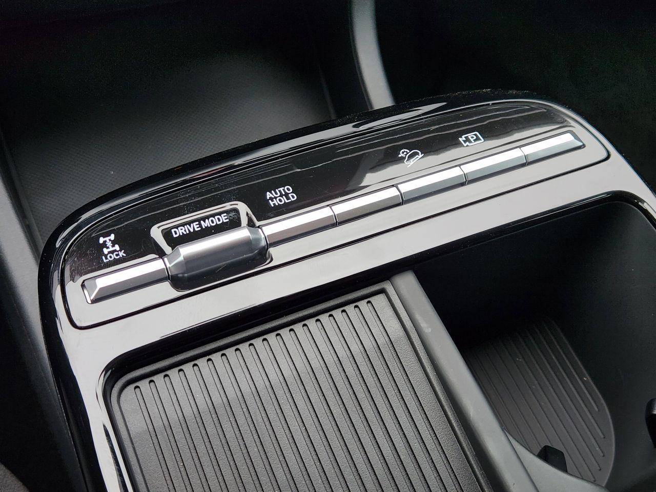 New 2026 Creamy White Pearl Hyundai SEL AWD image 20