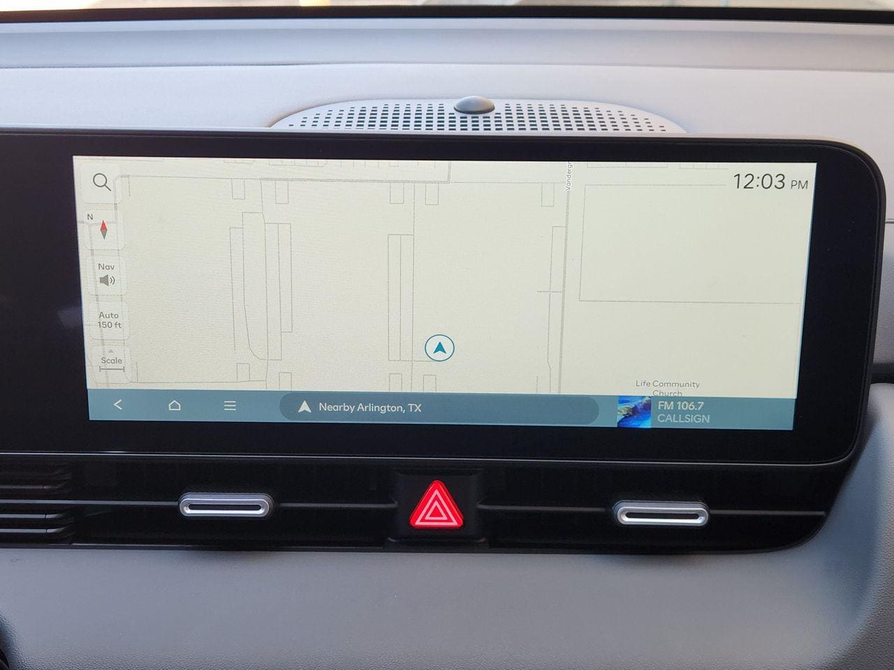 New 2027 SAW/White Hyundai SE image 13