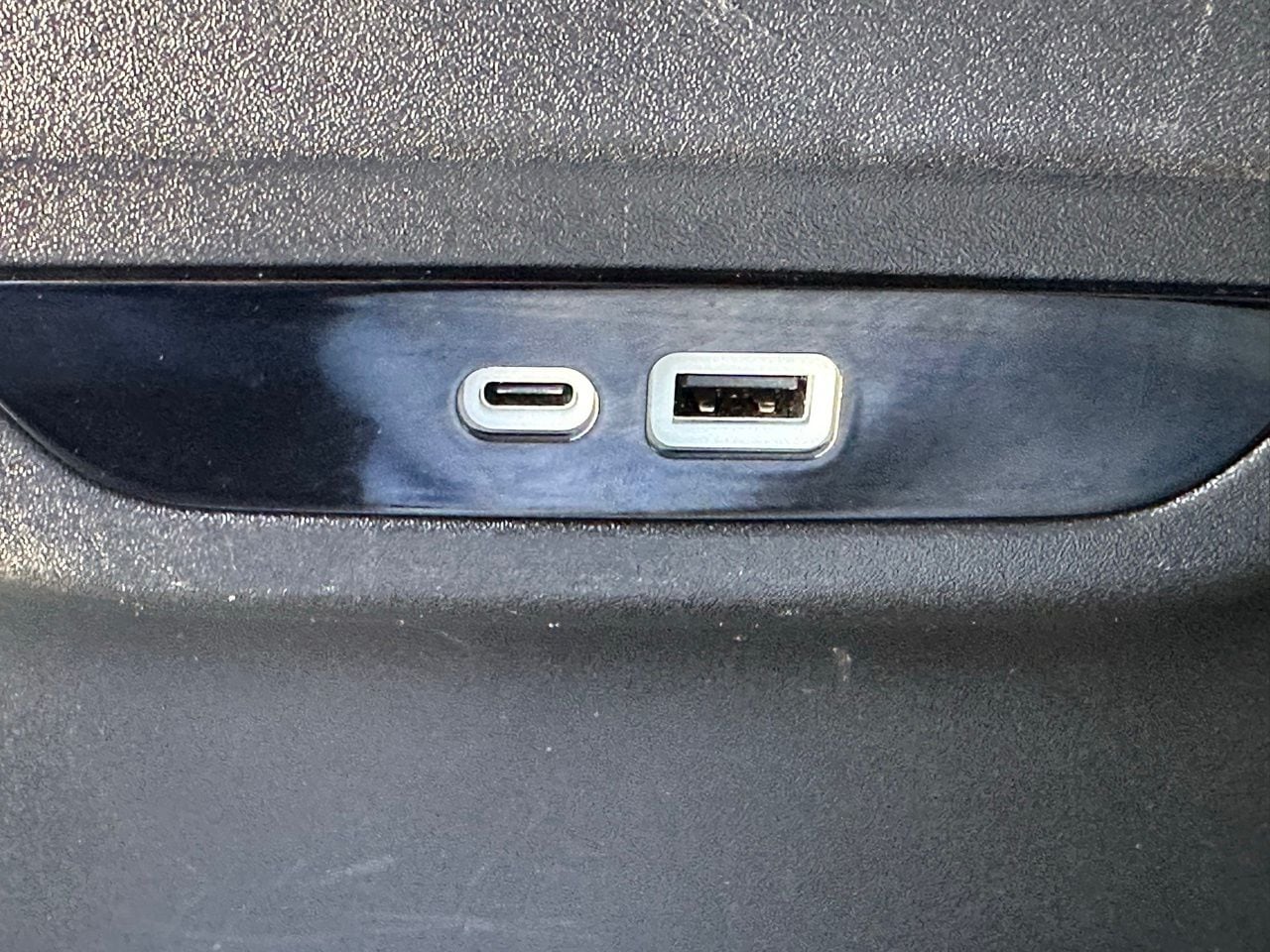 Used 2025 Fathom Blue Pearlcoat Chrysler Limited image 25