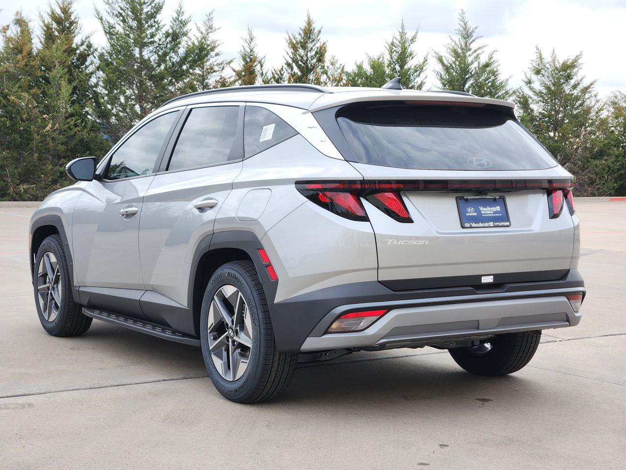 New 2026 R2T Silver Hyundai SEL FWD image 3