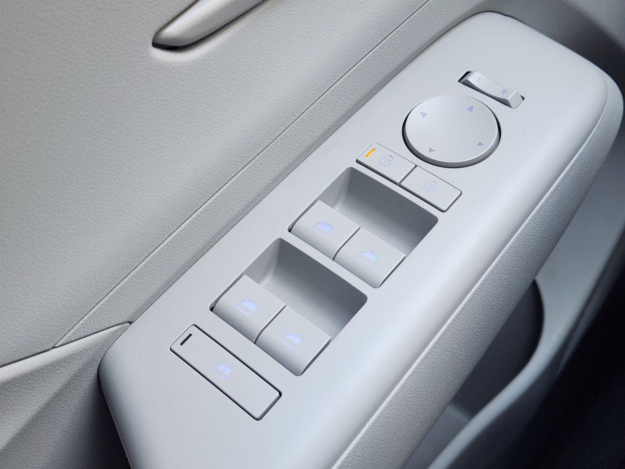 New 2026 TN6 Blue Hyundai SE FWD image 21