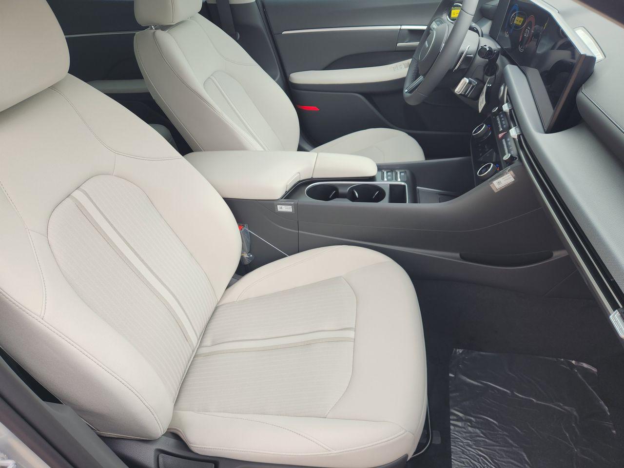 New 2026 T4A Silver Hyundai SEL Sport image 10