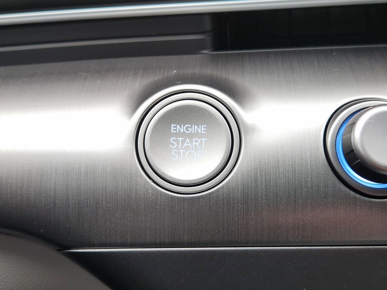 New 2026 SAW White Hyundai SE FWD image 16