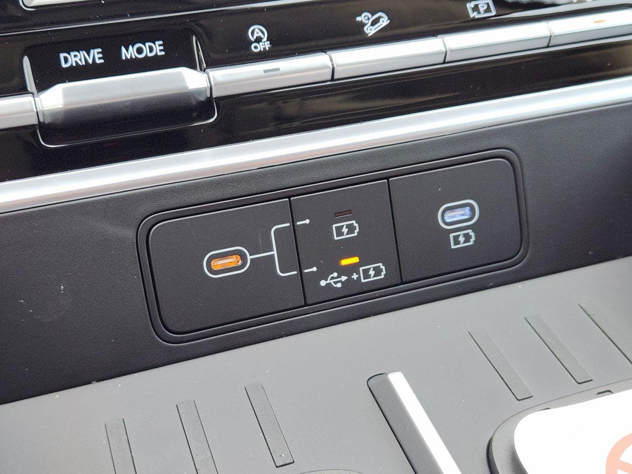New 2027 Serenity White Hyundai SE FWD image 19