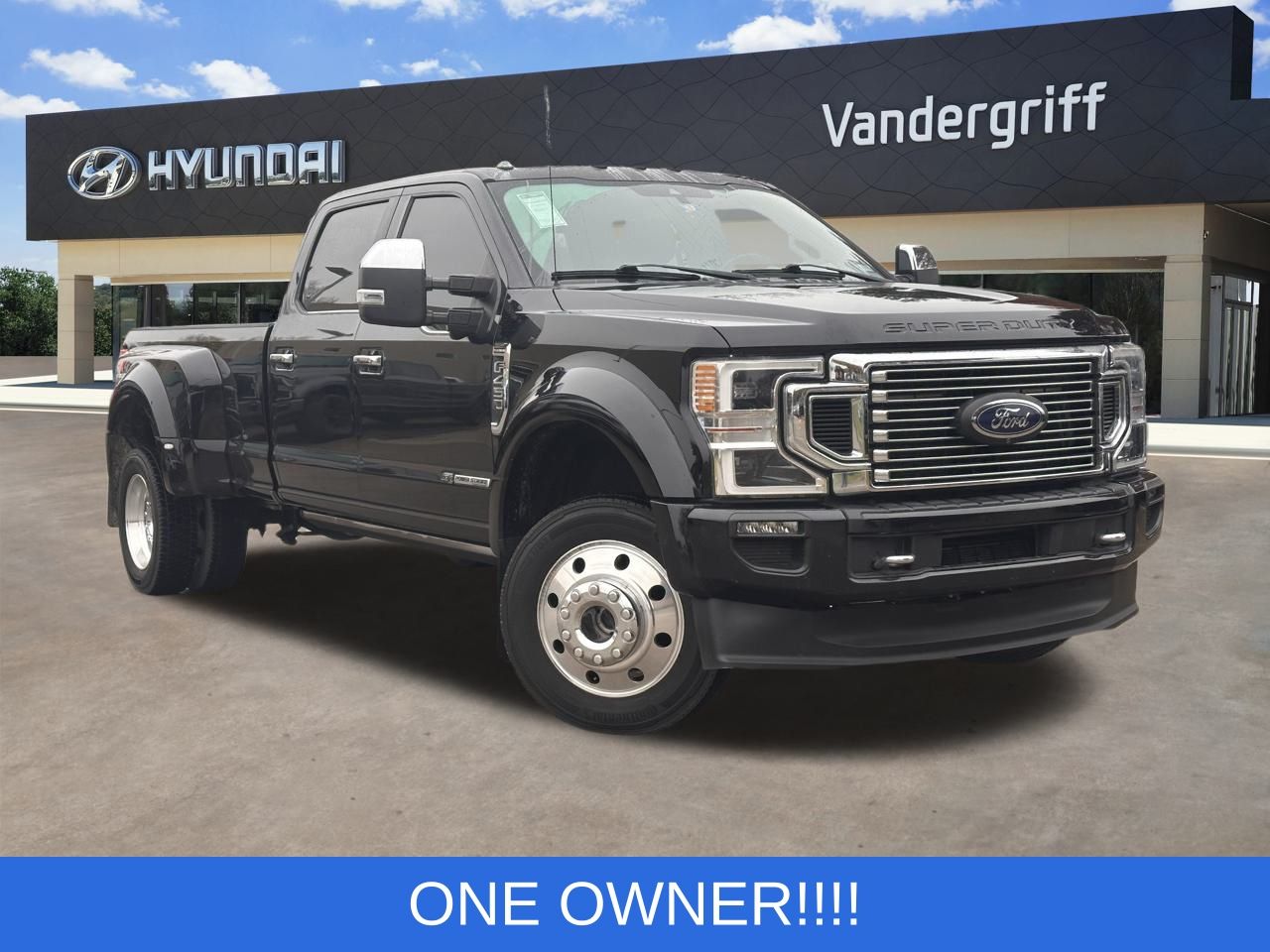 2021 Ford F-450 Super Duty Platinum's photo