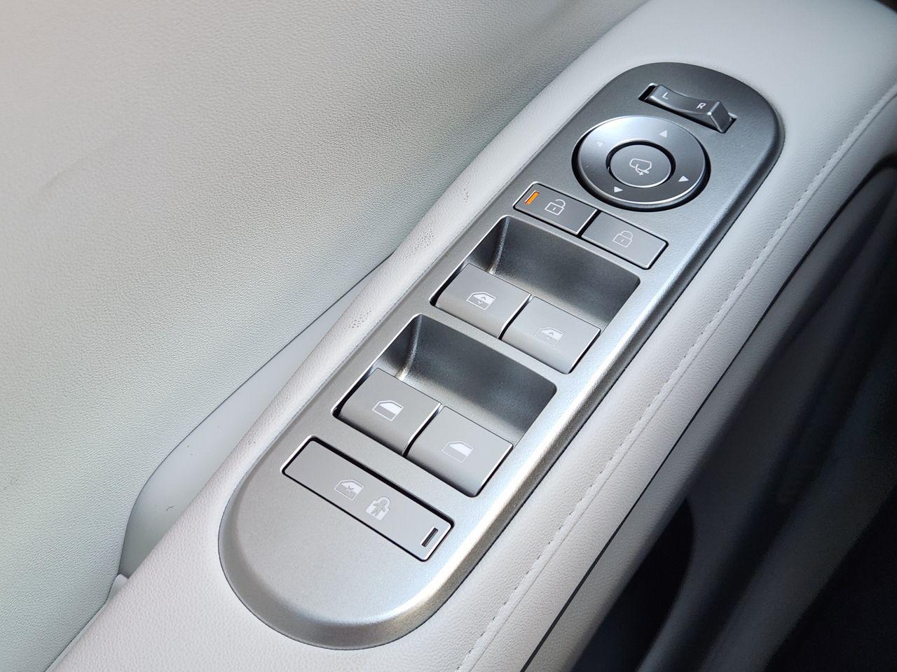 New 2026 Creamy White Pearl Hyundai SEL Premium 7P image 22